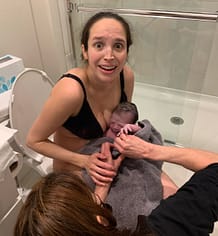 https://mlak10gjpka7.i.optimole.com/w:218/h:236/q:mauto/f:avif/https://thebirthhour.com/wp-content/uploads/2024/02/surprise-homebirth-before-midwife-arrives.jpeg
